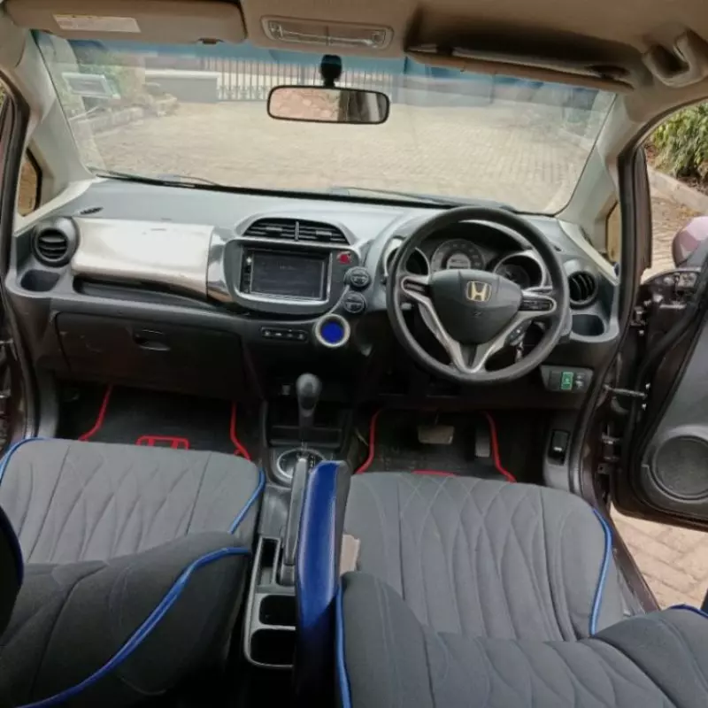 Honda Fit Hybrid    - 2013