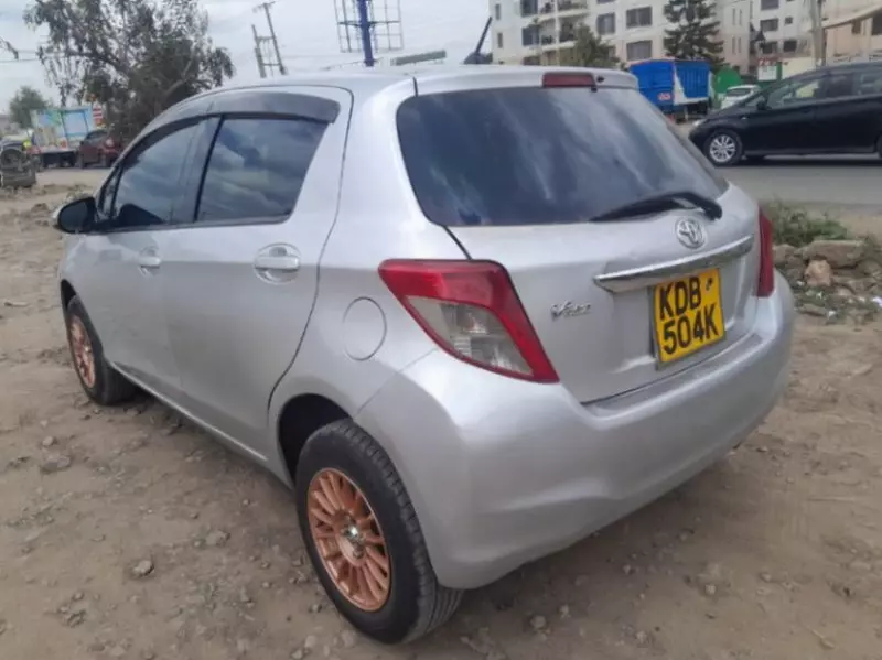 Toyota Vitz   - 2013