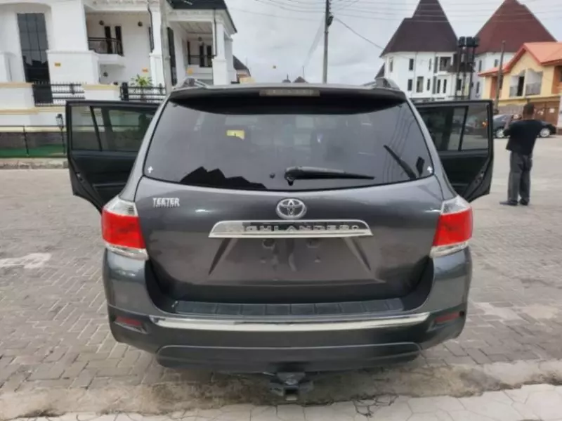 Toyota Highlander   - 2013