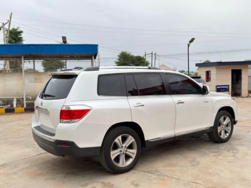 Toyota Highlander   - 2012