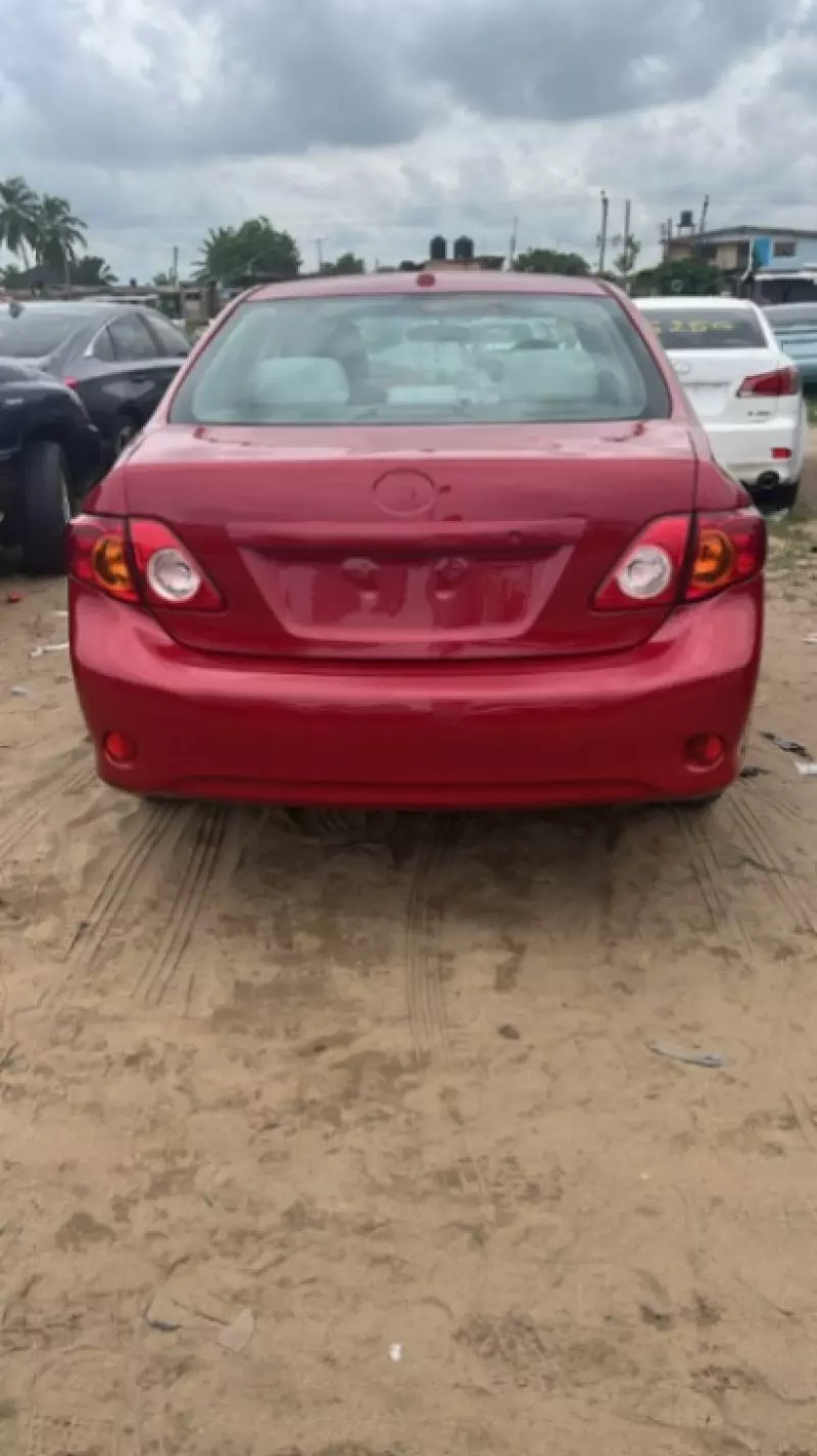 Toyota Corolla   - 2009