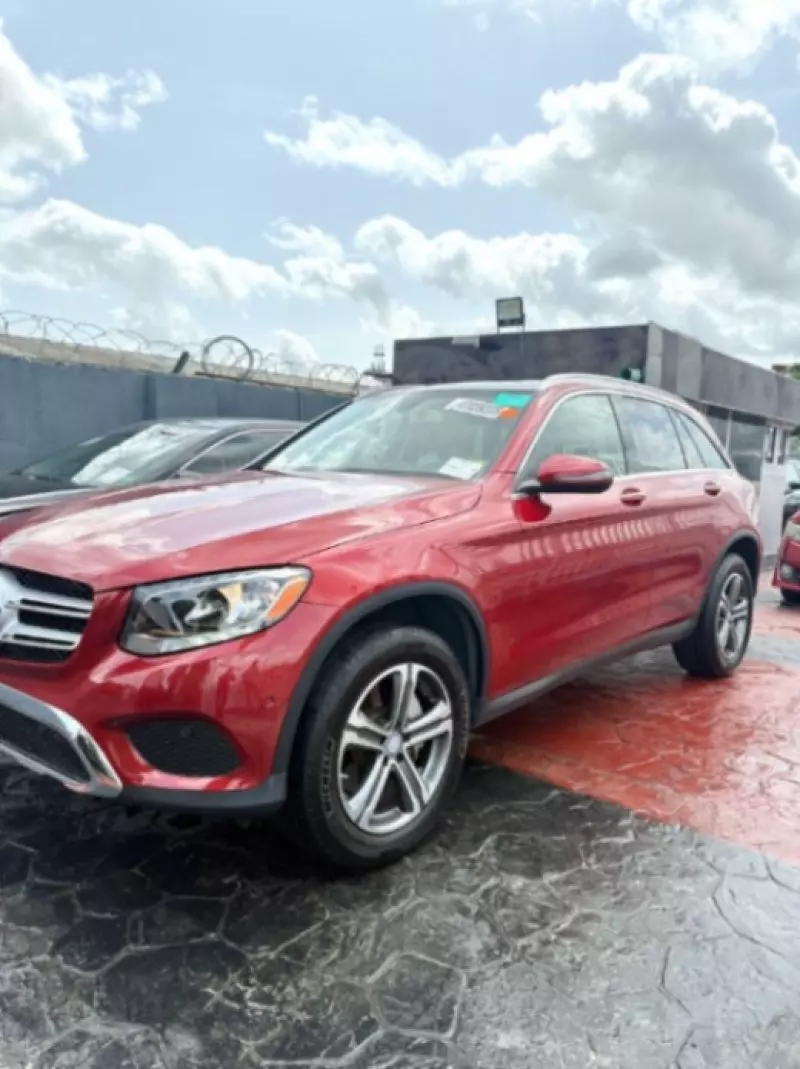 Mercedes-Benz GLC 300   - 2016