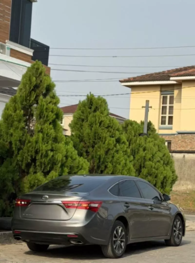 Toyota Avalon   - 2016