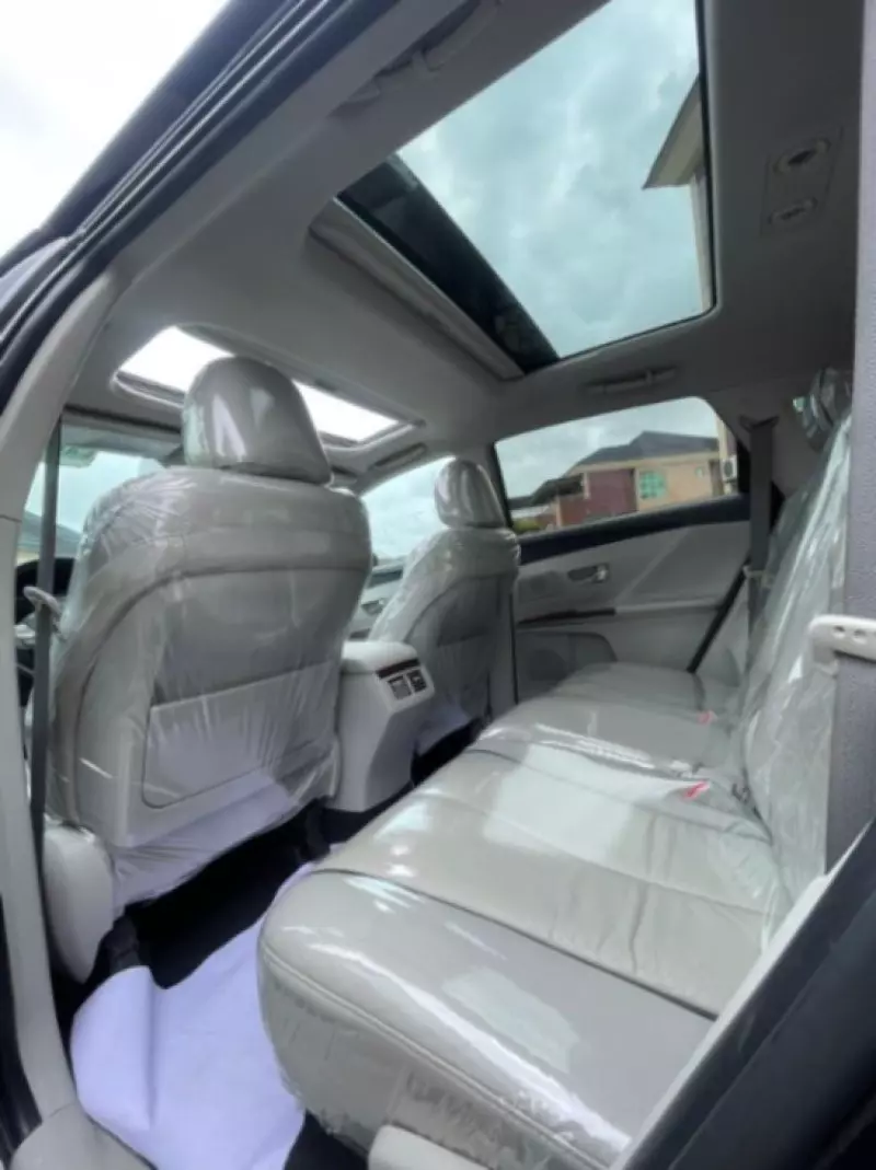 Toyota Venza   - 2015