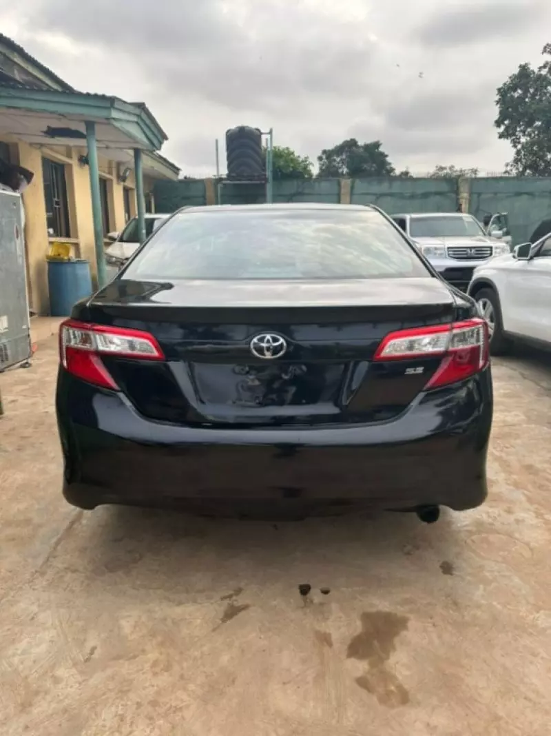 Toyota Camry   - 2012