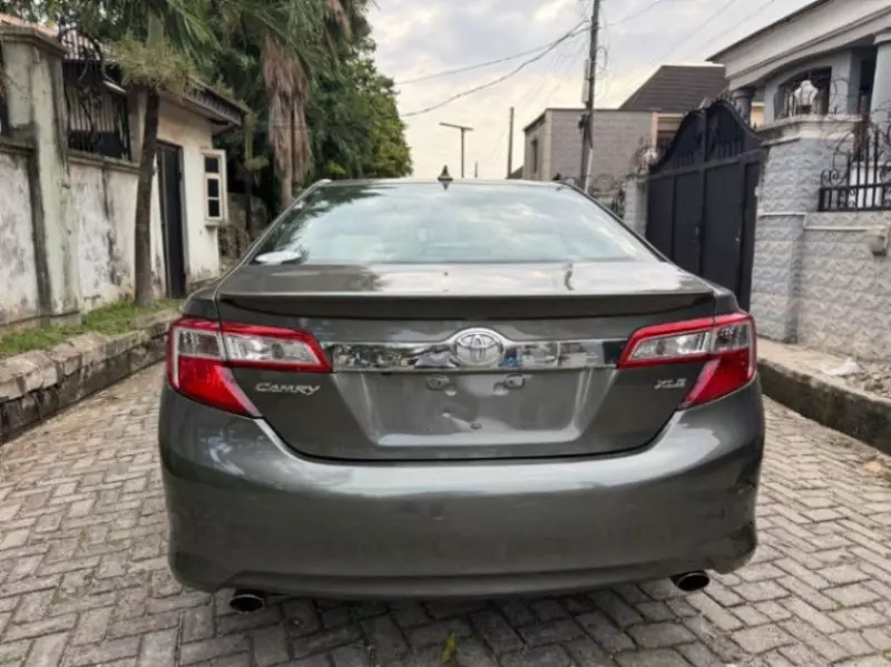 Toyota Camry   - 2012