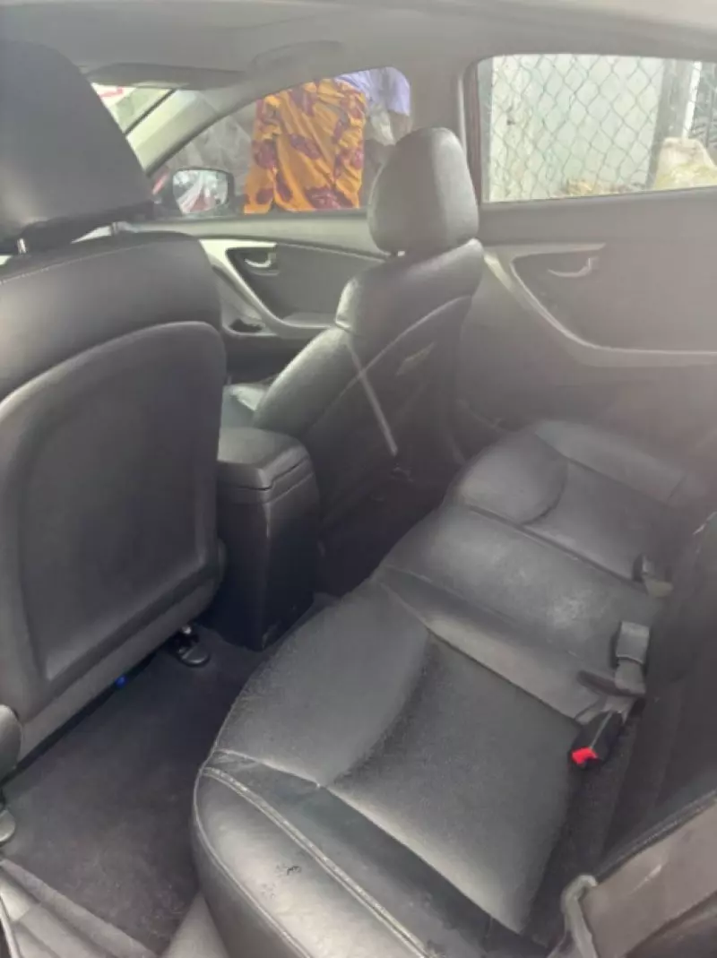 Hyundai Elantra   - 2012