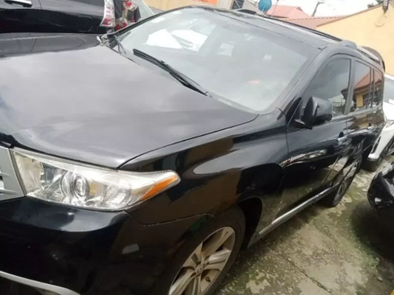 Toyota Highlander   - 2011