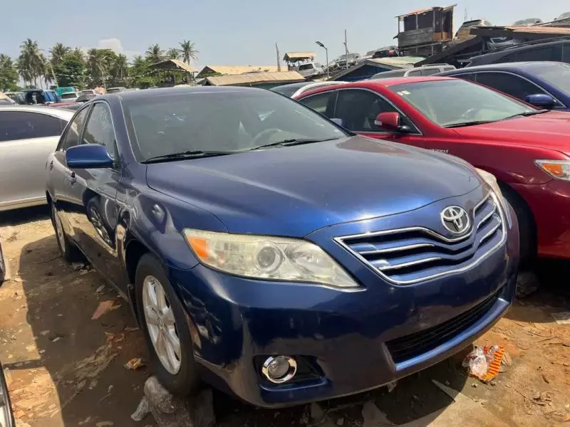 Toyota Camry   - 2011
