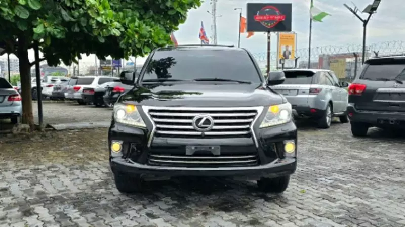 Lexus LX 570   - 2013