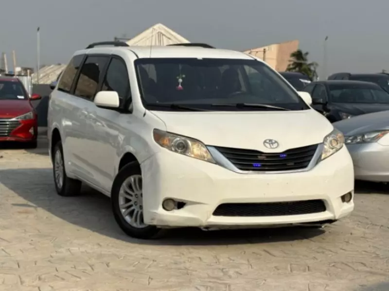 Toyota Sienna   - 2013