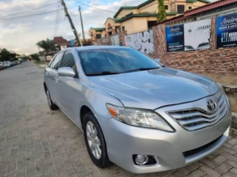 Toyota Camry   - 2011