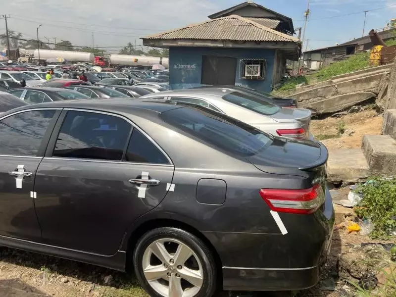 Toyota Camry   - 2010
