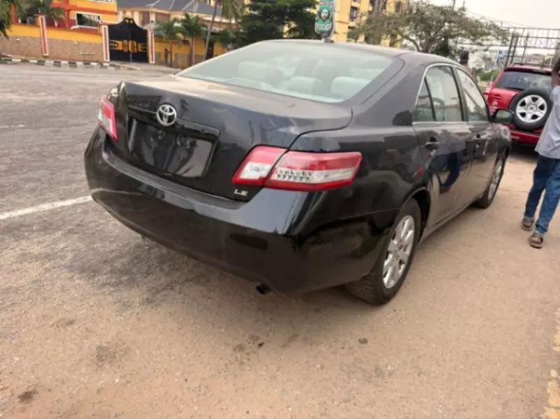 Toyota Camry   - 2011