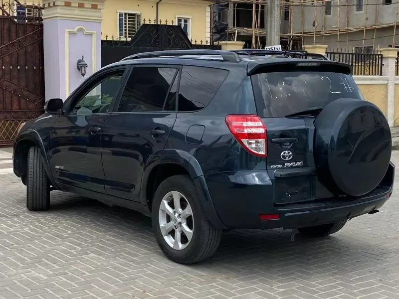 Toyota Rav4   - 2010