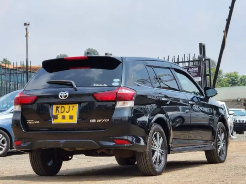 Toyota Fielder    - 2016