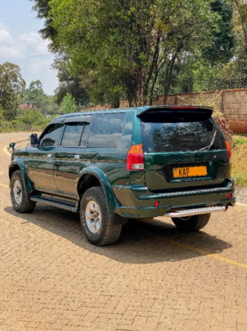 Mitsubishi Pajero Sport   - 1997