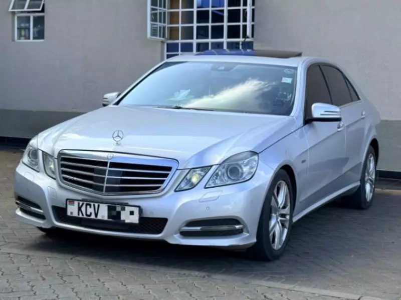 Mercedes-Benz E350 - 2012