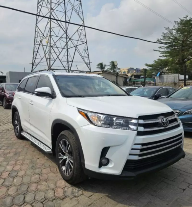 Toyota Highlander   - 2016