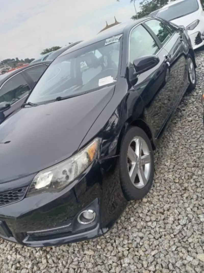 Toyota Camry   - 2014