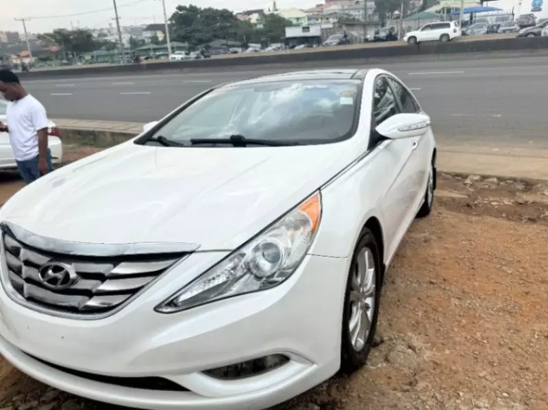 Hyundai Sonata   - 2013