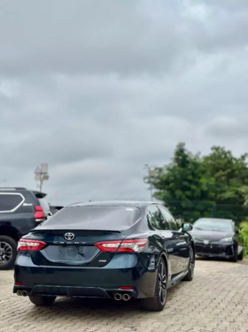 Toyota Camry   - 2018