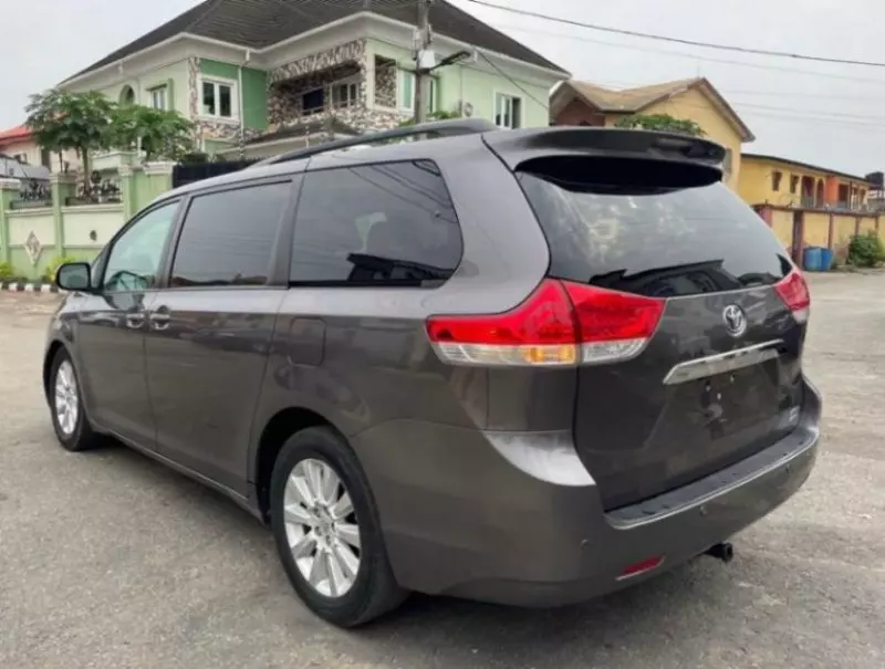 Toyota Sienna   - 2013