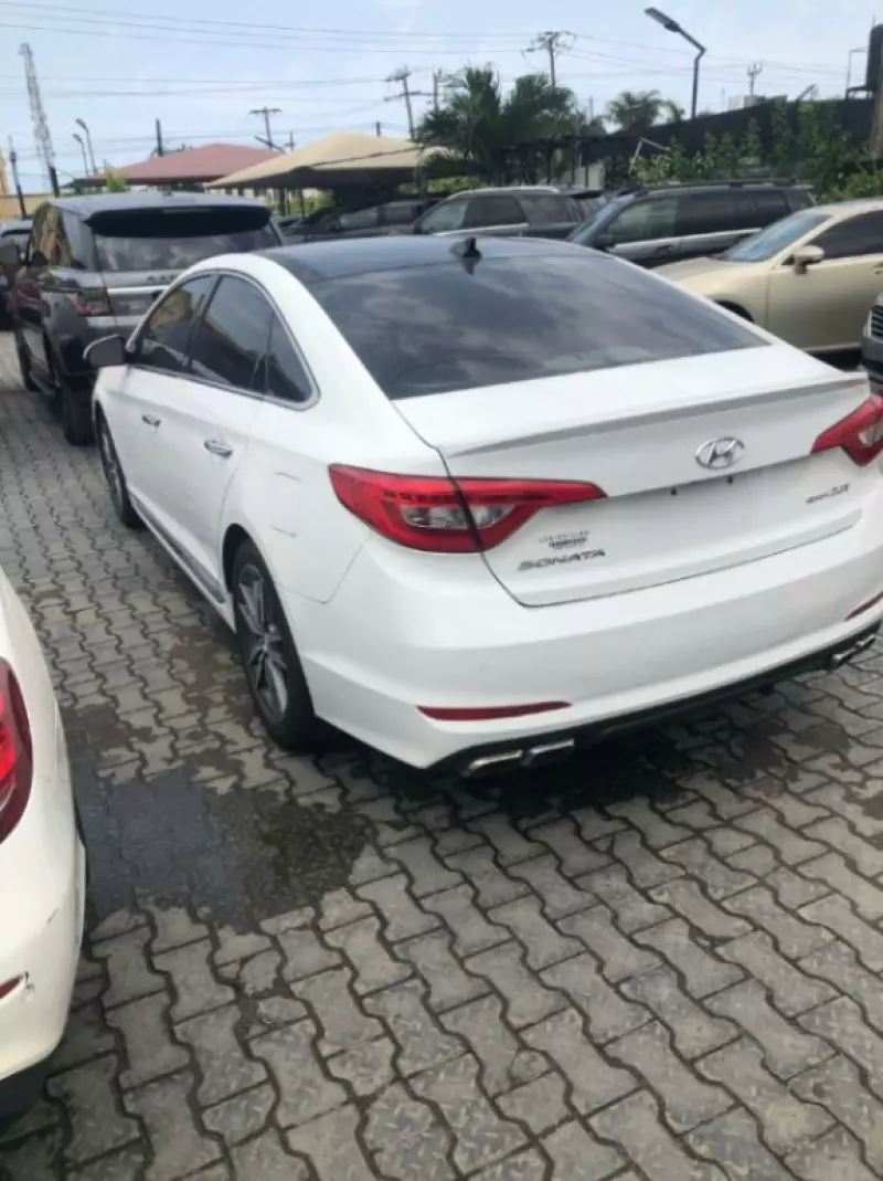Hyundai Sonata   - 2015