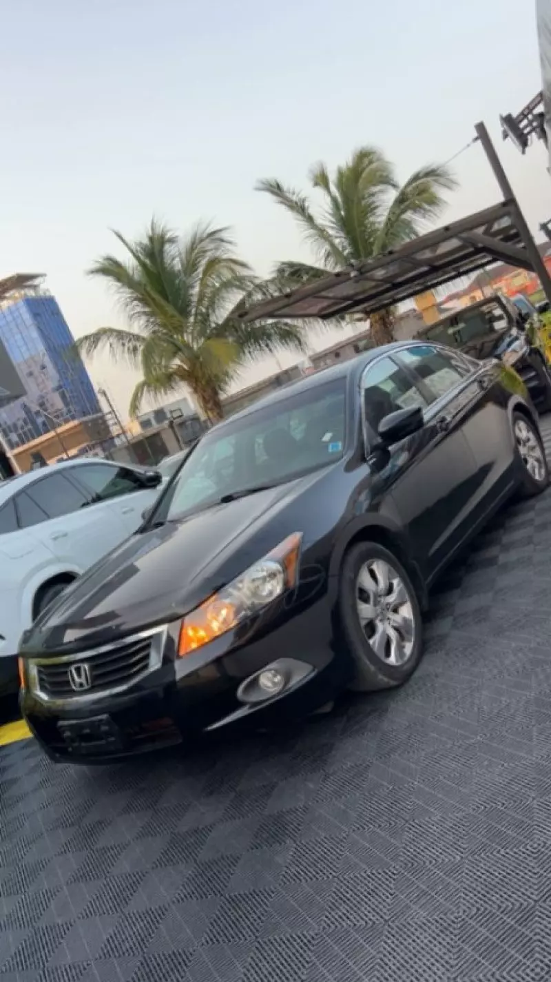 Honda Accord   - 2010