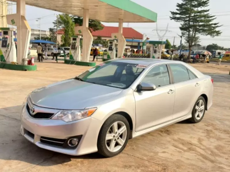 Toyota Camry   - 2012