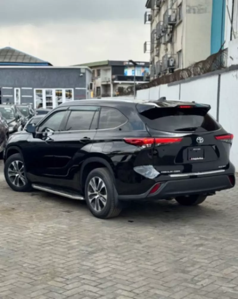 Toyota Highlander   - 2021