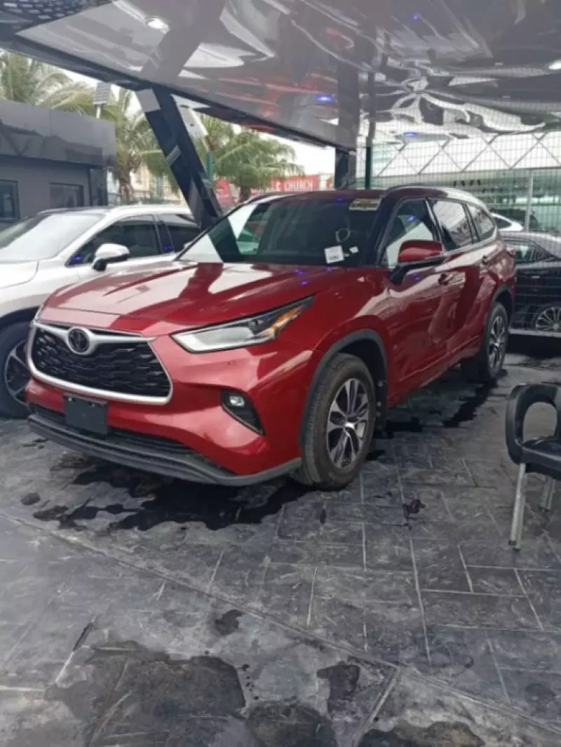 Toyota Highlander   - 2021