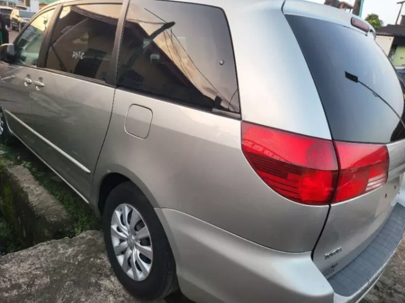 Toyota Sienna   - 2005