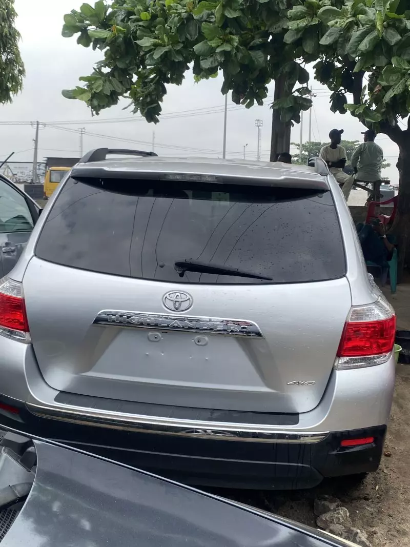 Toyota Highlander   - 2013