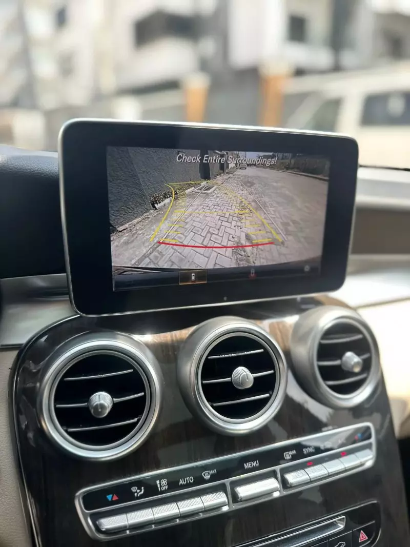 Mercedes-Benz GLC 300   - 2016