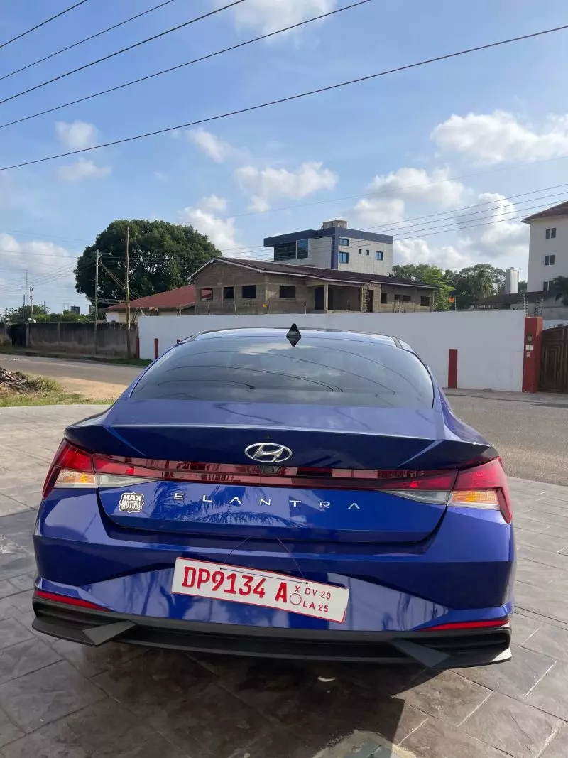Hyundai Elantra   - 2021