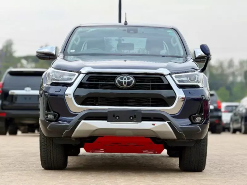 Toyota Hilux   - 2021