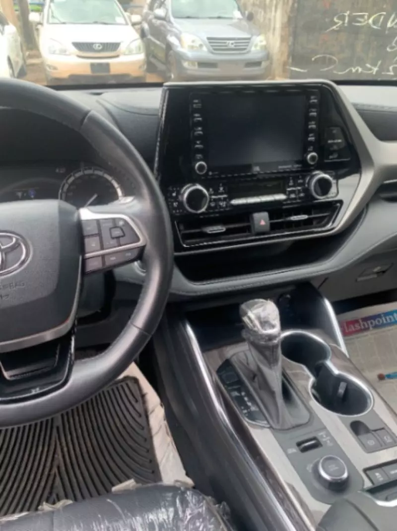 Toyota Highlander   - 2022