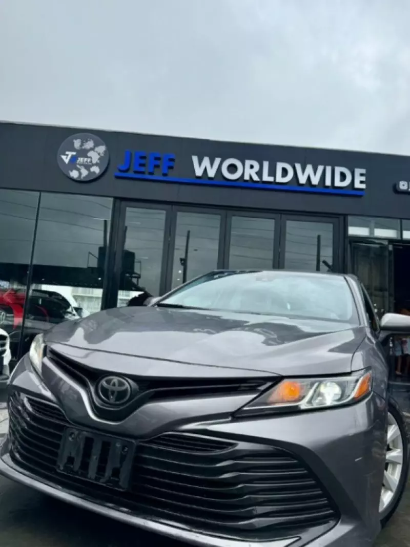 Toyota Camry   - 2018