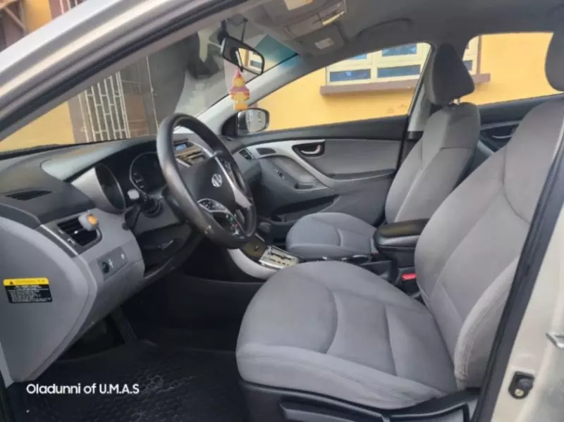 Hyundai Elantra   - 2011