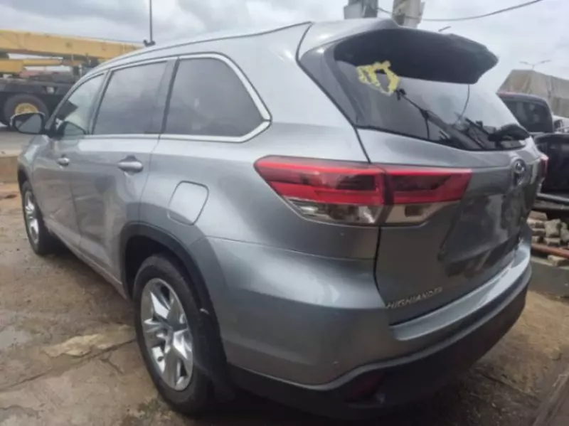 Toyota Highlander   - 2015