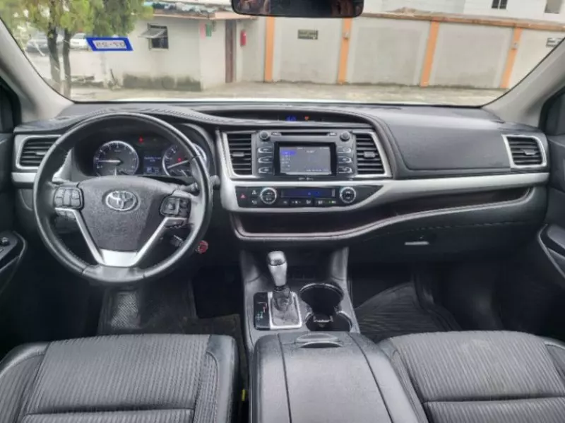 Toyota Highlander   - 2014