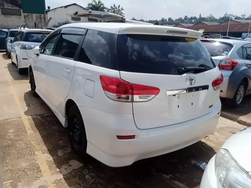 Toyota Wish   - 2012