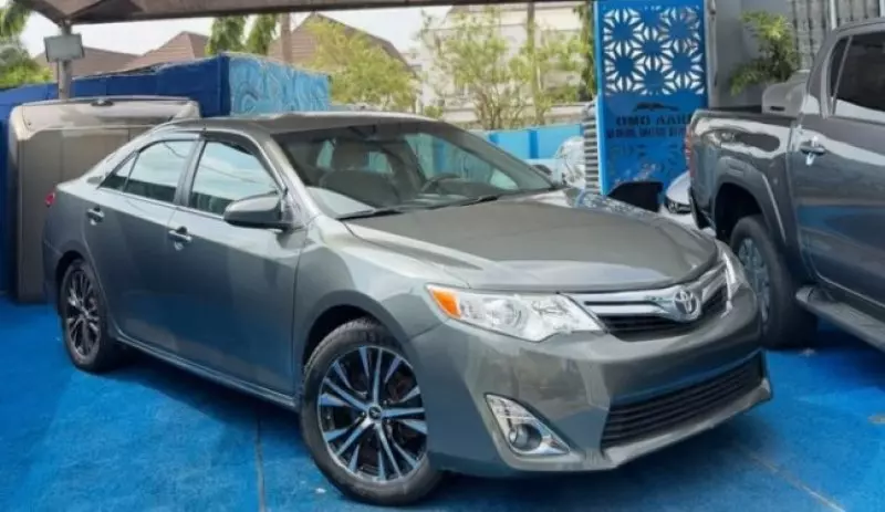 Toyota Camry   - 2013
