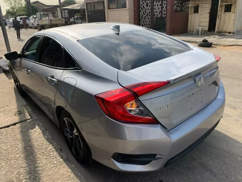 Honda Civic   - 2018