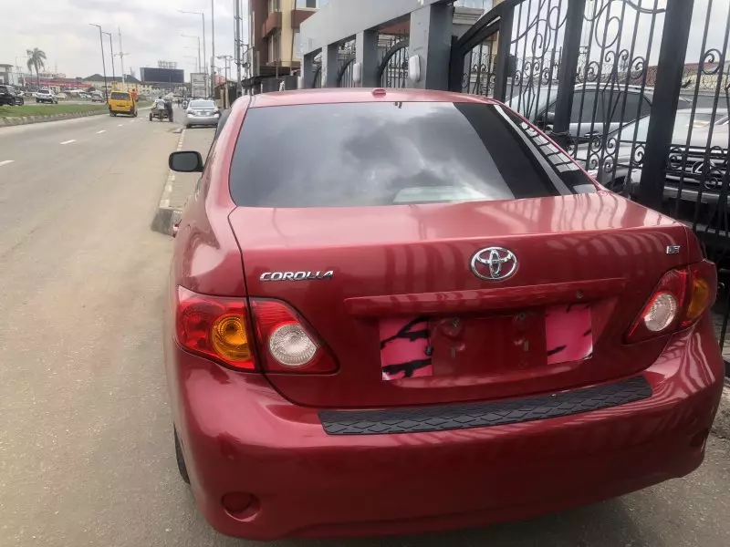 Toyota Corolla   - 2010