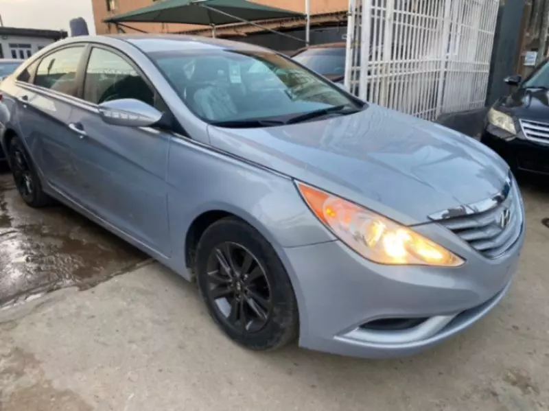Hyundai Sonata   - 2012