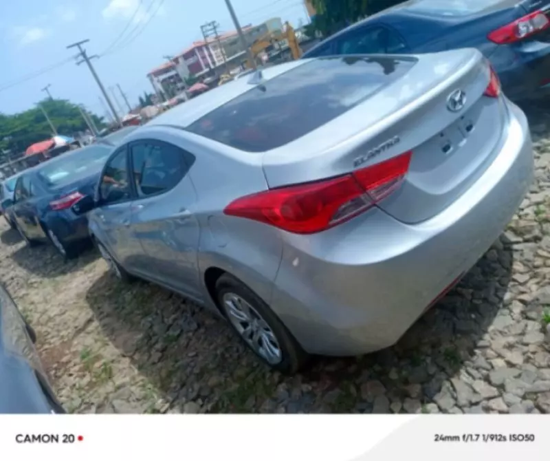 Hyundai Elantra   - 2013