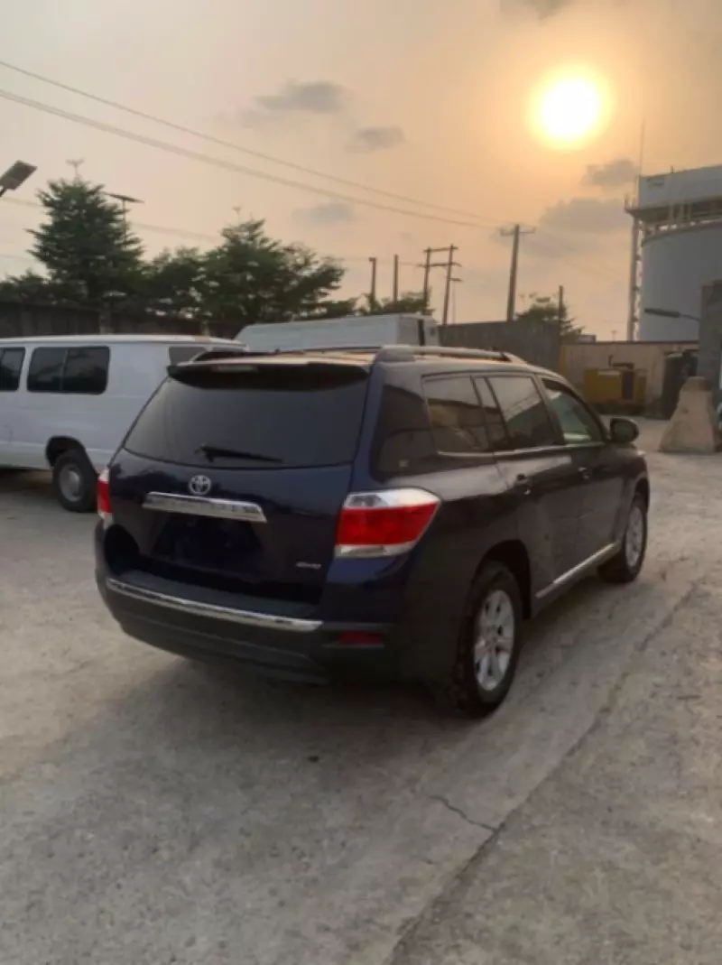 Toyota Highlander   - 2011