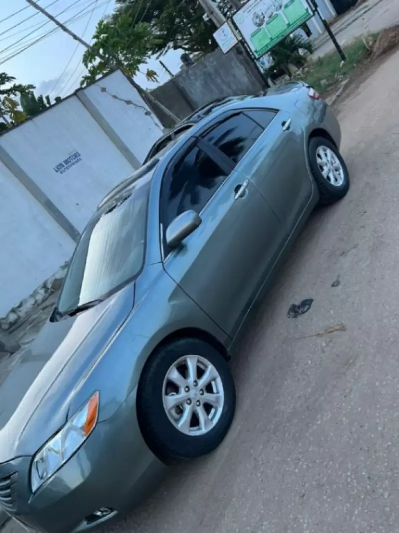 Toyota Camry   - 2009